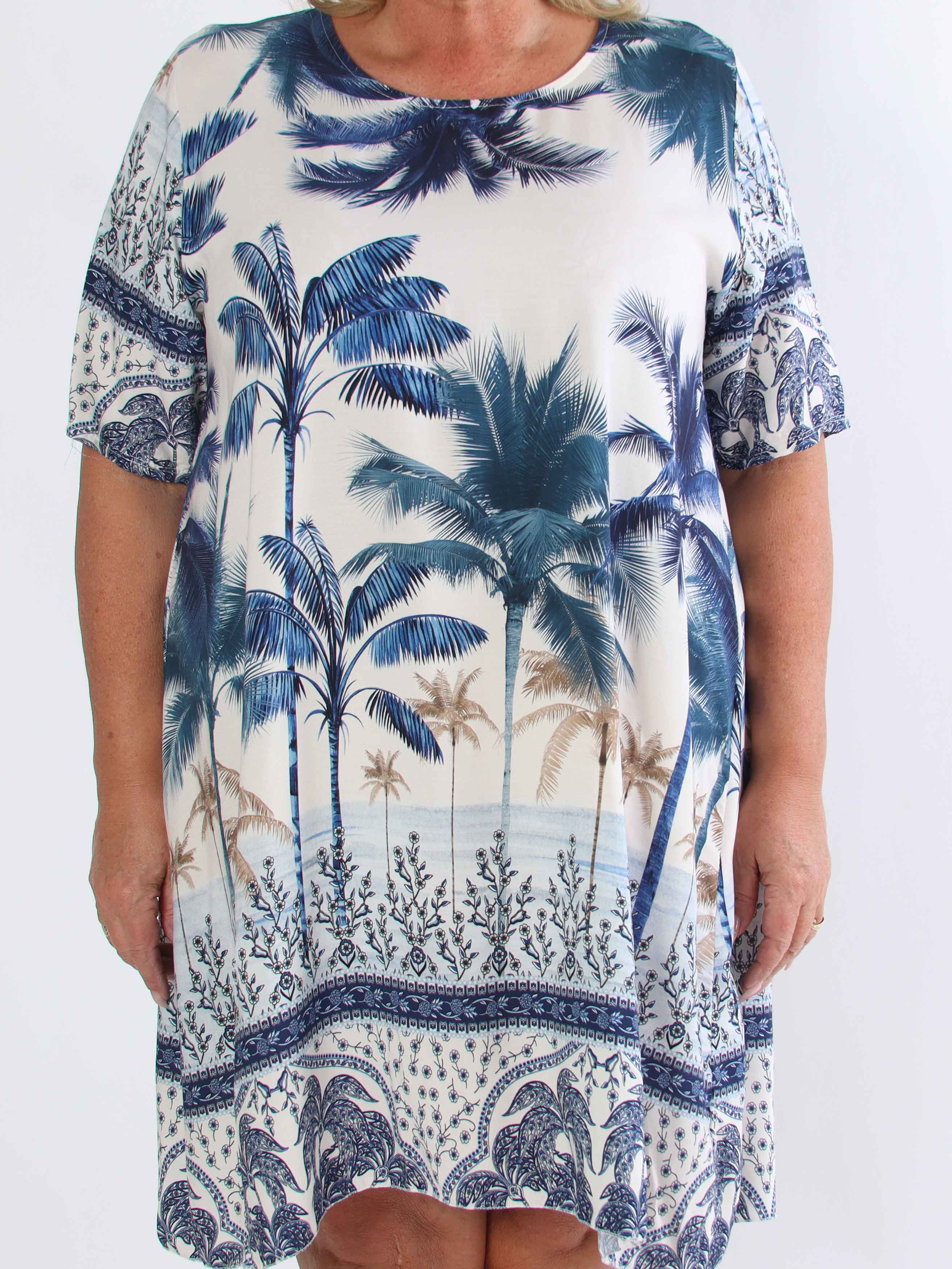 Julia - Plus size sommerkjole med palmer og mønster